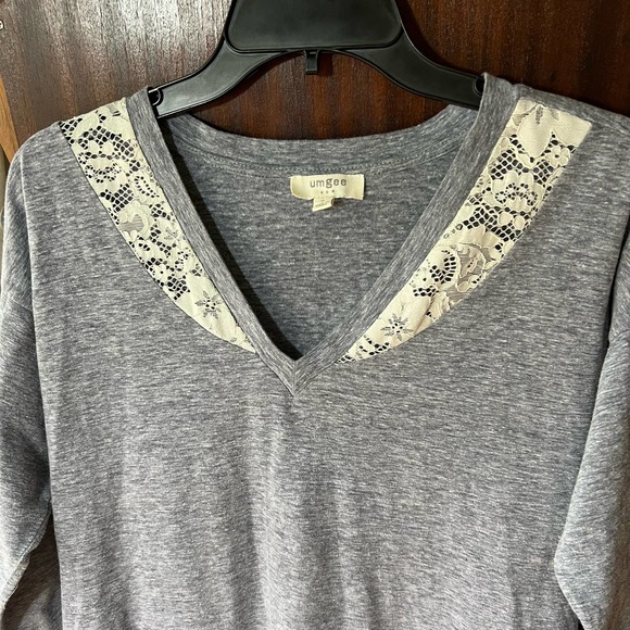 Umgee size small gray lace blouse top three-quarter sleeve V-neck - Picture 3 of 9